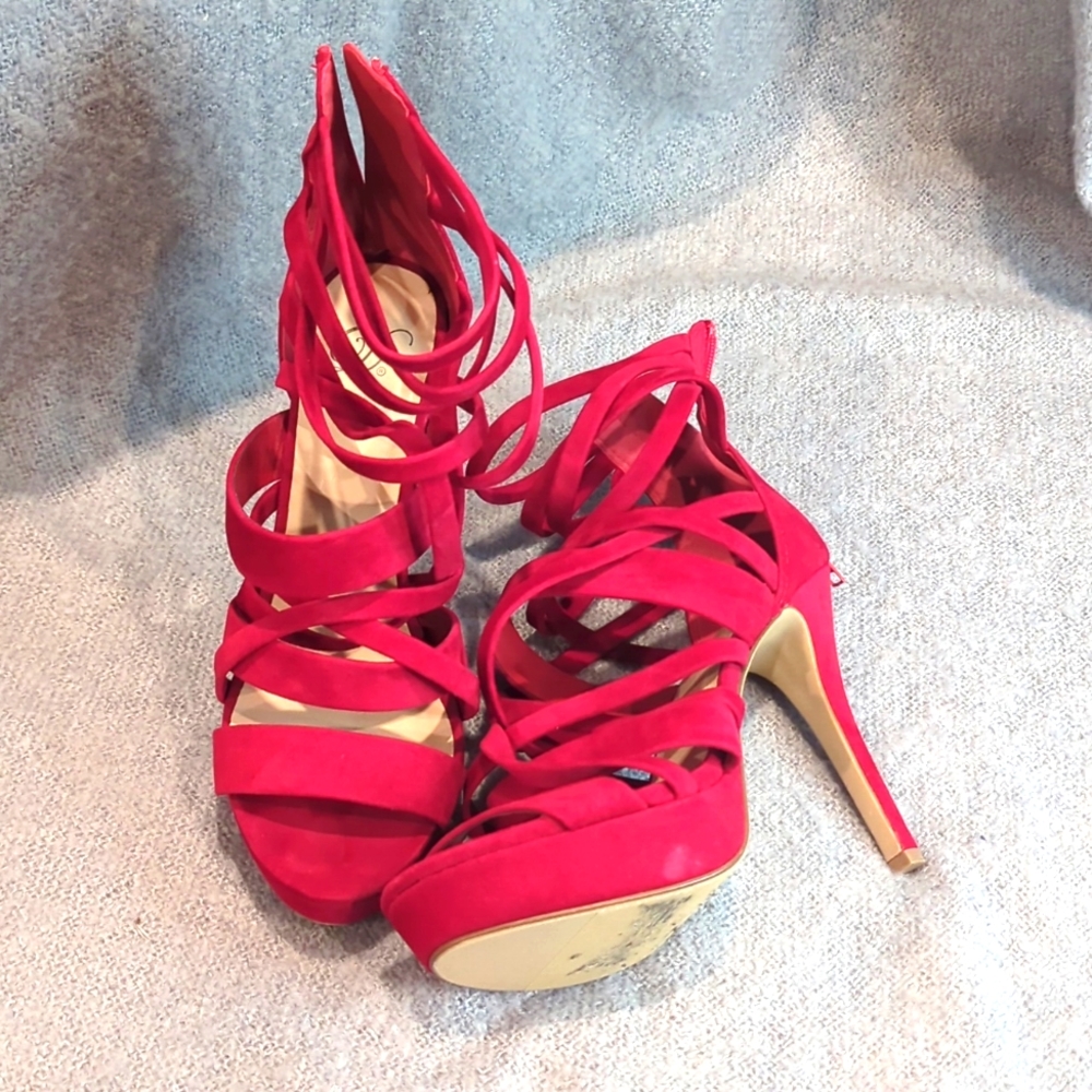 Size 11 Delicious red heels